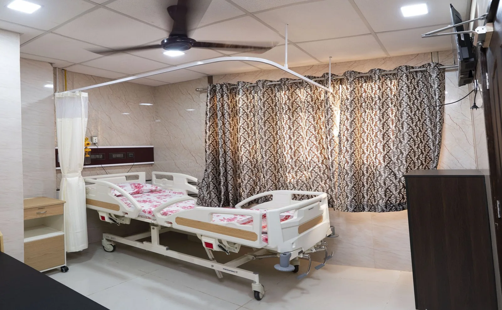 Inpatient ward at Meera Zen Hospital, Kalyan